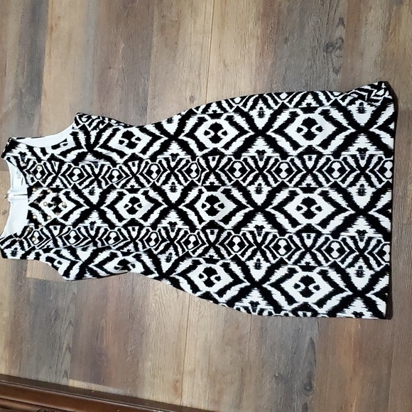 Belle badgley mischka black white graphic sleeveless gold embellished dress